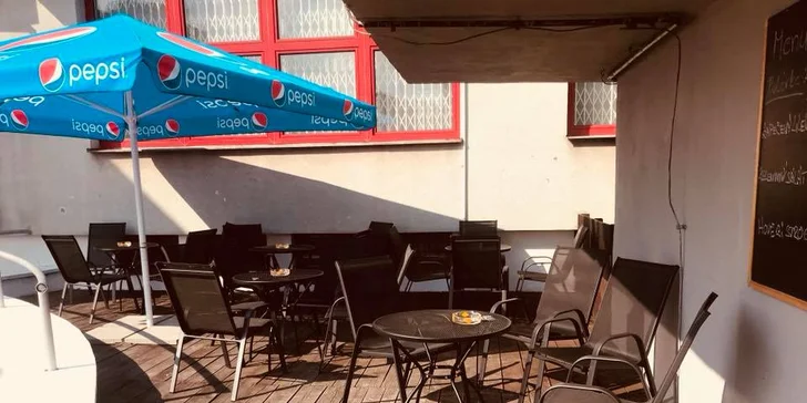 Dva osvěžující půllitry ve Zlatém Naganu: Ostravar či Radegast