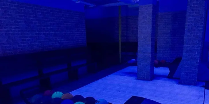 Hodina či dvě bowlingu pro celou rodinu nebo partu kámošů