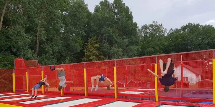Celodenní vstupné do největšího outdoorového trampolínového centra v ČR