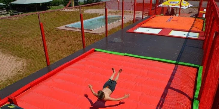 Celodenní vstupné do největšího outdoorového trampolínového centra v ČR