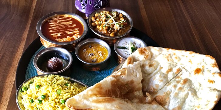 Indické menu pro 2 osoby: vegetariánské i kuřecí speciality a dezert