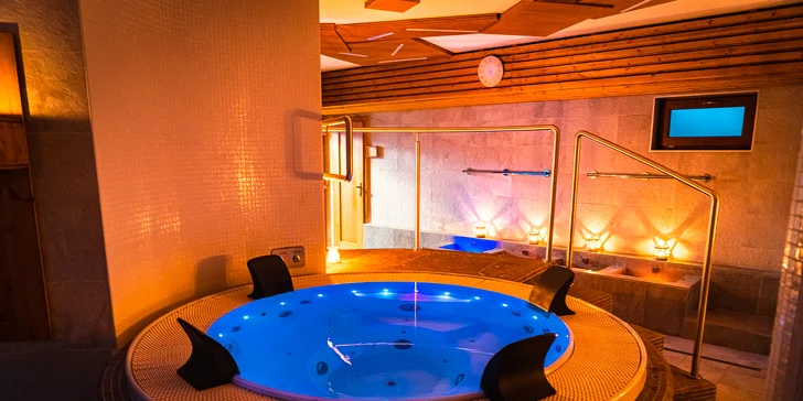Wellness je ladené v príjemných tónoch dreva a kameňa, už stačí len zavrieť oči a relaxovať