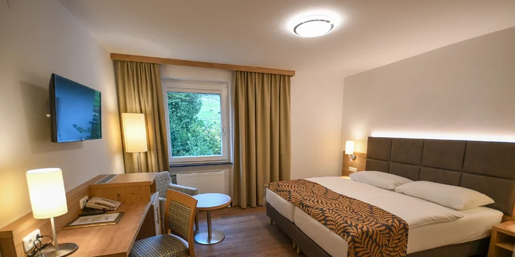 K dispozici budete mít také trezor, minibar, TV a Wi‑Fi.