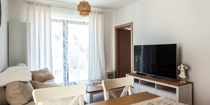 Na výběr jsou jednopokojové a dvoupokojové (na fotce) apartmány.