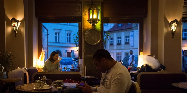 Přijďte nasát vůni exotiky: Shisha a 2× virgin drink v orientálním lounge
