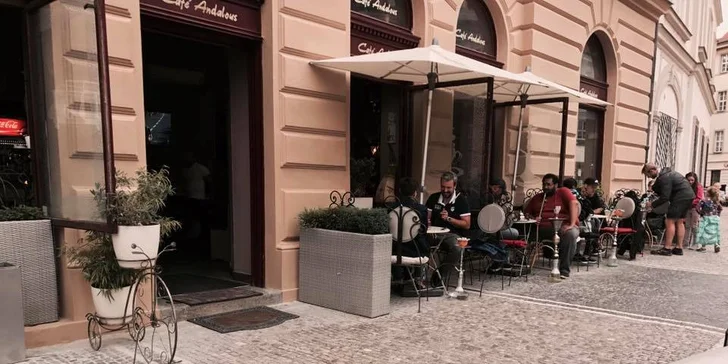 Přijďte nasát vůni exotiky: Shisha a 2× virgin drink v orientálním lounge