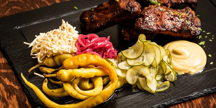 Marinovaná vepřová žebra se zeleninou a chlebem: 400 nebo 800 gramů