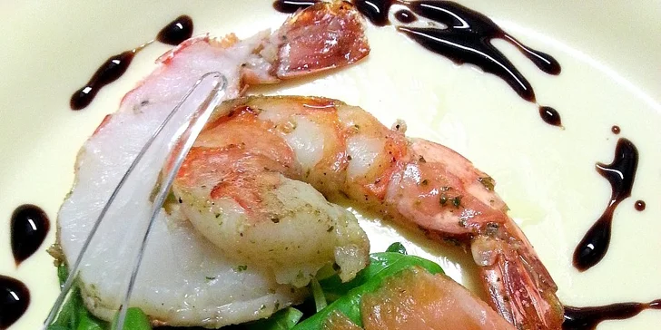 Lahodné degustační menu pro 2 osoby ve Zlatých časech