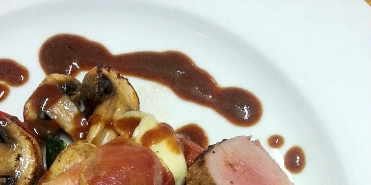 Lahodné degustační menu pro 2 osoby ve Zlatých časech