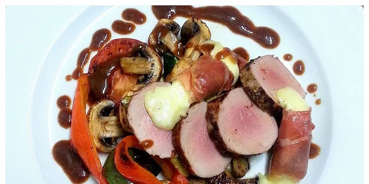 Lahodné degustační menu pro 2 osoby ve Zlatých časech