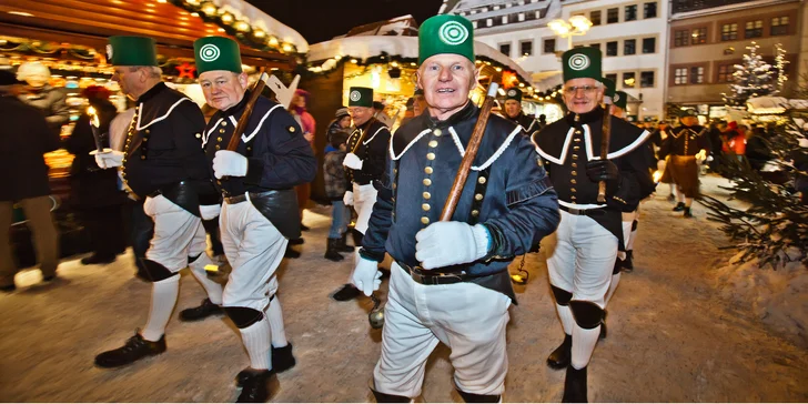 Adventní Seiffen a Freiberg se slavnostním průvodem horníků