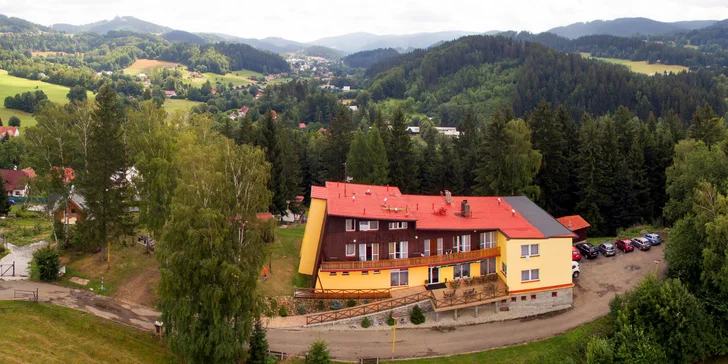 Dovolená v horském hotelu v Beskydech: bohatá polopenze, neomezený bazén, lyže a výlety