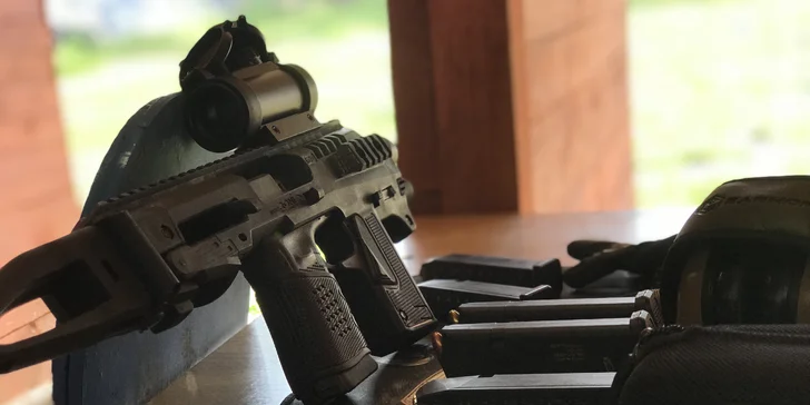 Zážitek na střelnici: Glock 17, Micro Roni 2, útočná puška i pumpa brokovnice