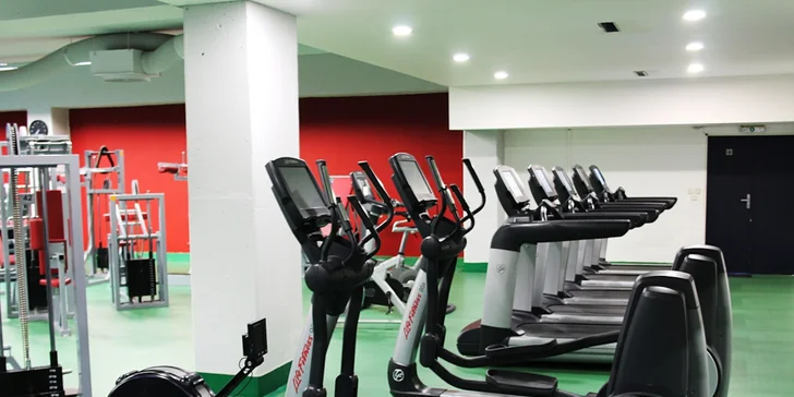Moderní fitness s novou kardiozónou je vám plně k dispozici.