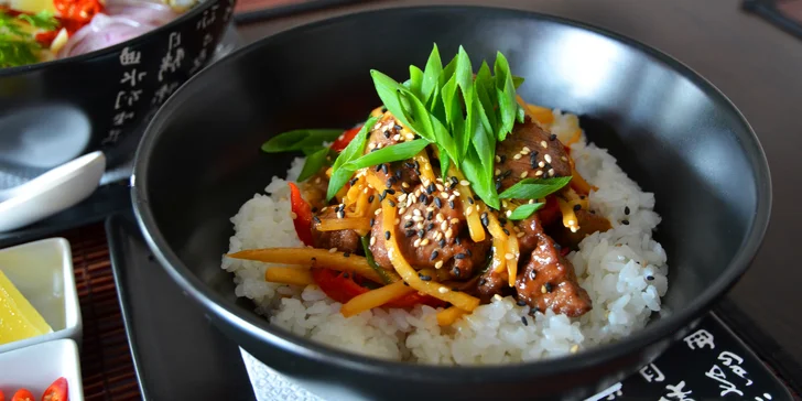 Asijské menu pro 1 osobu: vietnamská polévka Pho Bo a kuřecí Teriyaki