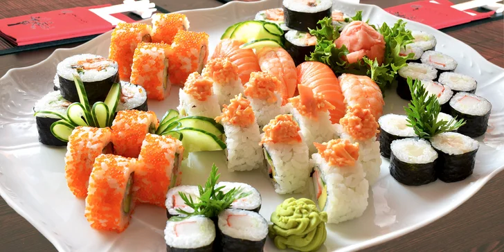 Sushi set s 26 nebo 44 kusy: s lososem, máslovou rybou nebo třeba s krabem