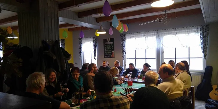 Dostaveníčko v Dostavníku: 2 piva ze široké nabídky nebo pivo a utopenec