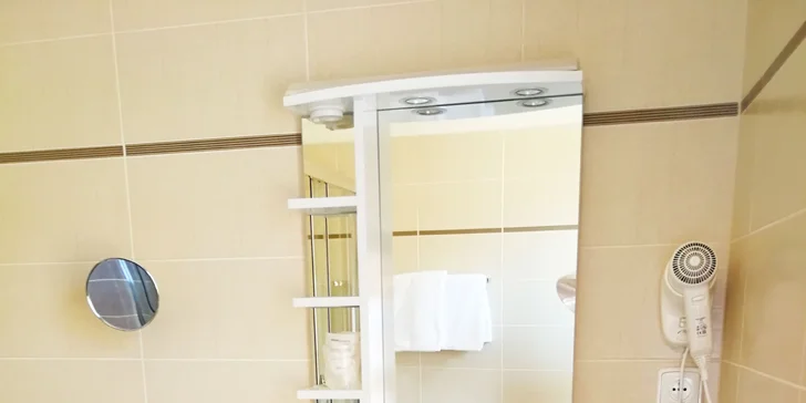 2 noci v elegantním 4* hotelu: velký pokoj, polopenze, termální bazén a sauna