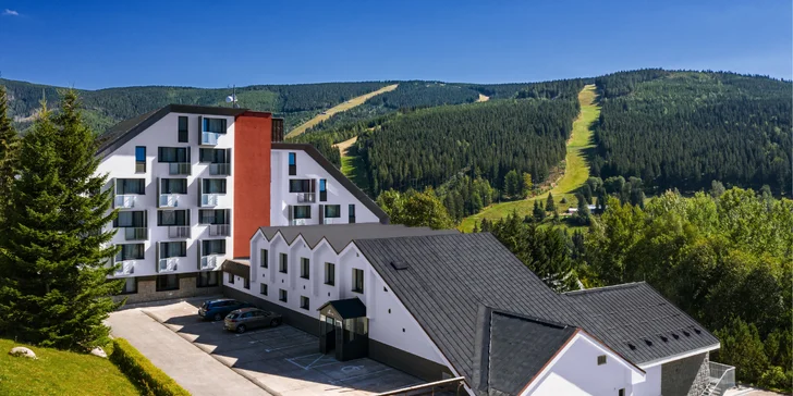 Poloha hotelu je přímo ideální pro výlety a turistiku.