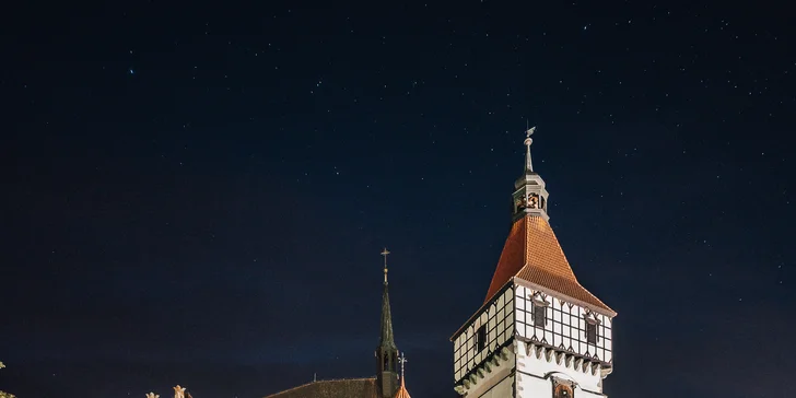 Tento výjimečný slavnostní koncert se uskuteční v dechberoucích kulisách parku vodního zámku Blatná.