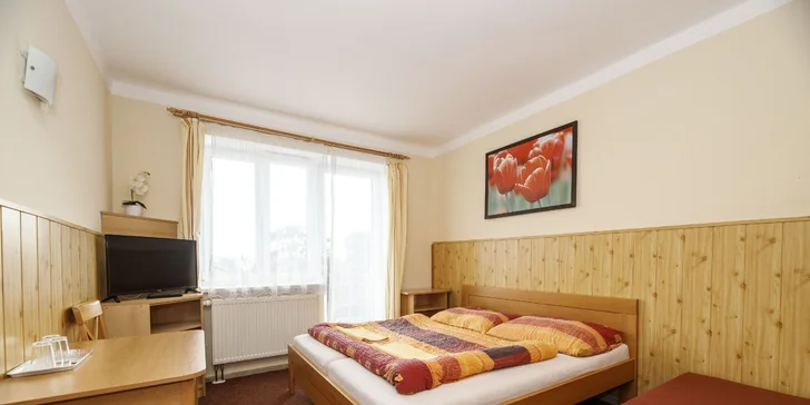 Pokoje i apartmány jsou prostorné a pohodlně vybavené.