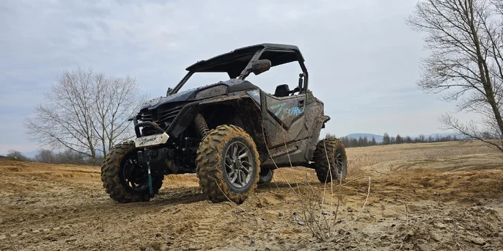Instruktor vám rád ukáže také základy driftování a budete-li chtít, můžete si ho i sami vyzkoušet.