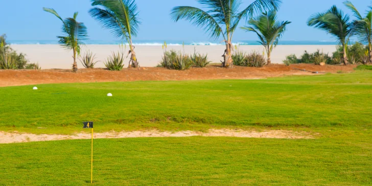 Zahrát si můžete golf i tenis, půjčit si kola nebo nordic walking hole. 