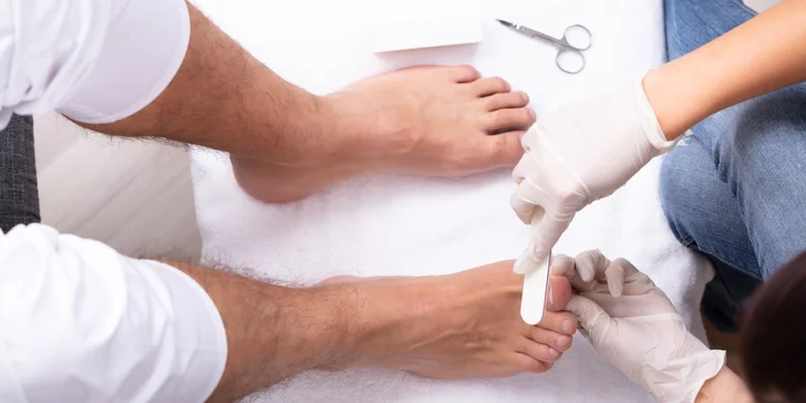 Nehty, které zazáří: manikúra, pedikúra, gelový lak, shellac i masáž