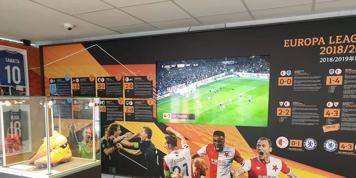 Ve spodní části tohoto největšího muzea fotbalu v ČR je rozmístěno 29 velkých obrazovek.