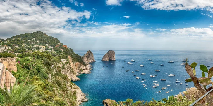 Ischia je proslulá termálními lázněmi, rozmanitou přírodou a autentickými městečky. 