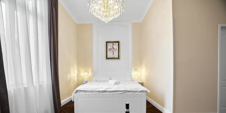 V pokoji Chandelier budete obdivovat lustr vyrobený na zakázku v Anglii.