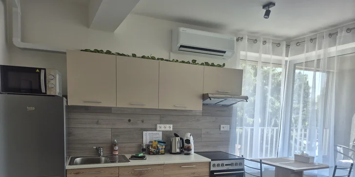 Každý z apartmánov vás poteší plne vybavenou kuchyňou, v ktorej nechýba kávovar, mikrovlnka či chladnička.