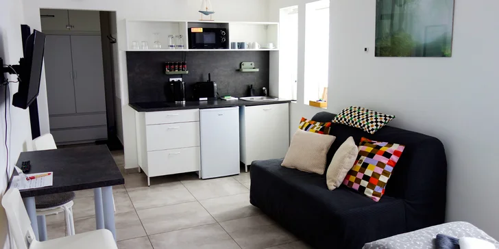 Apartmán se nachází v 1. patře klidného domu. 