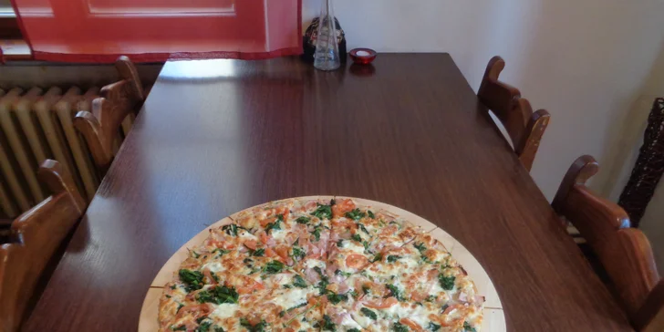 Vybrat si můžete jakoukoli pizzu z jídelního lístku.
