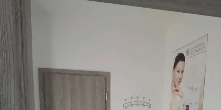 Salon se nachází v klidné části Plzeň-Božkov. 