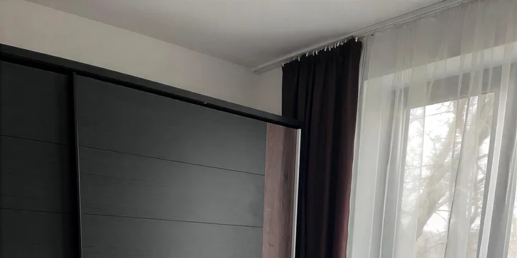 Ubytovanie je ako stvorené pre rodiny, skupiny či páry, ktoré chcú objavovať poklady juhu Slovenska, načerpať novú energiu a odísť s príjemnými zážitkami.