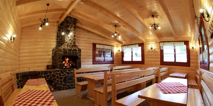 Polopenze sestává z bufetových snídaní a večeří, které si vyberete z menu.