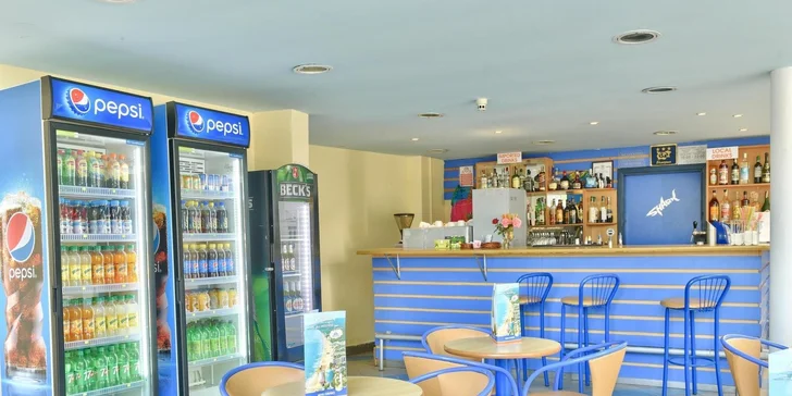 Odpoledne doplníte energii lehkým snackem. Vybrané místní alkoholické i nealkoholické nápoje můžete neomezeně popíjet od 10 do 23 hodin. 