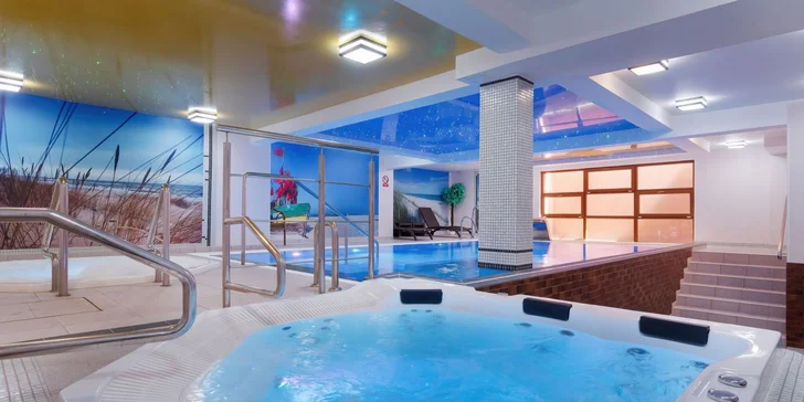 Od rána do večera můžete relaxovat ve vířivce, bazénu i sauně několika druhů. 