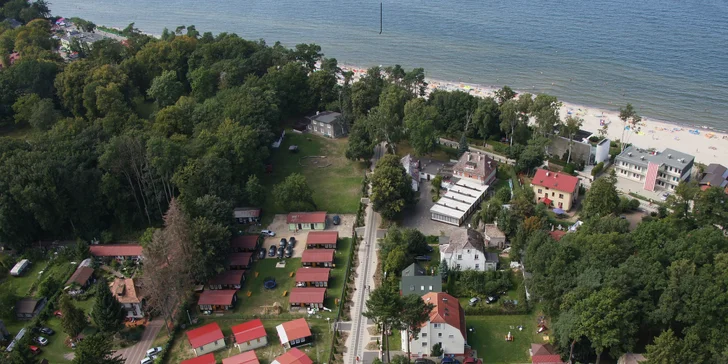 Na pláž je to z hotelu pár kroků.