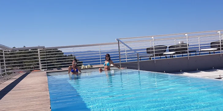 Užite si relax pri strešnom bazéne.