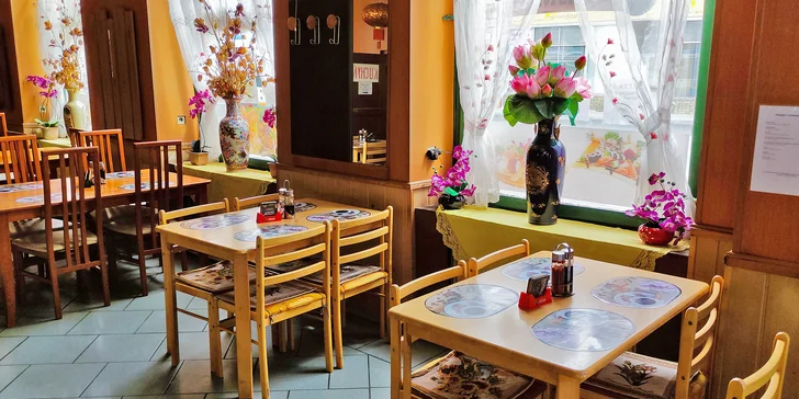Restauraci najdete kousek od zastávky Náměstí S. Čecha.
