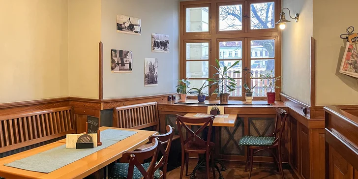 Restauraci najdete v historickém centru města Slaný.