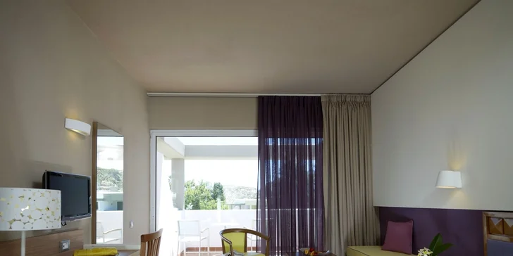 Bydlet budete v moderně zařízeném pokoji s vlastním balkonem.