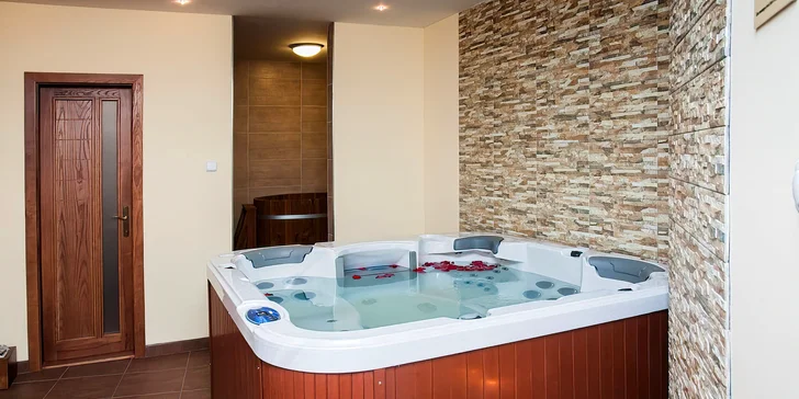Užijete si i hodinu a půl privátního wellness. 