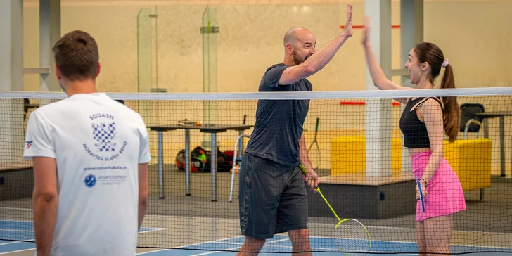 Zahrajete si tu ale i badminton.
