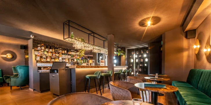 Príjemný zážitok z pobytu vo vás zanechá Sky bar s panoramatickou terasou.
