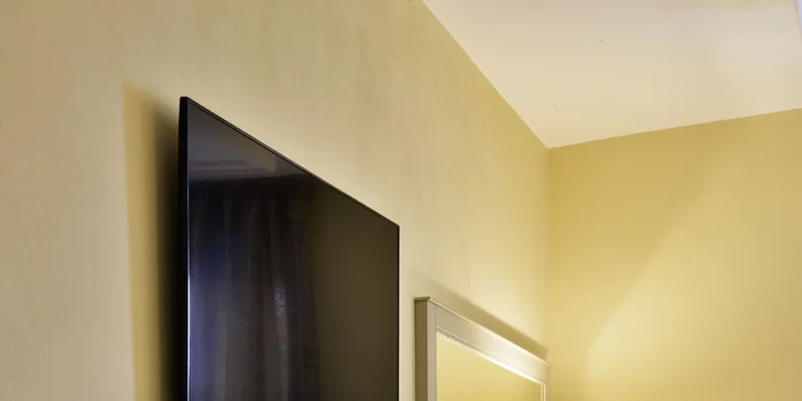 Nechybí ani TV, připojení na Wi‑Fi a možnost připravit si kávu a čaj přímo na pokoji.
