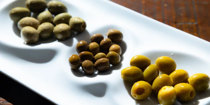 Útulný interiér je ako stvorený na kamarátske či romantické posedenia pri dobrom španielskom víne a tapas