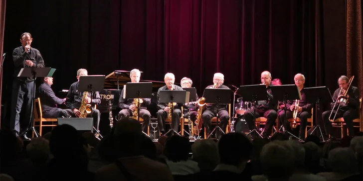 Zahraje vám Swing Band Pražského salónního orchestru, o zpěv se postará Václav Vomáčka. 
